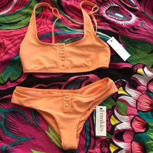 Frankie’s bikinis set